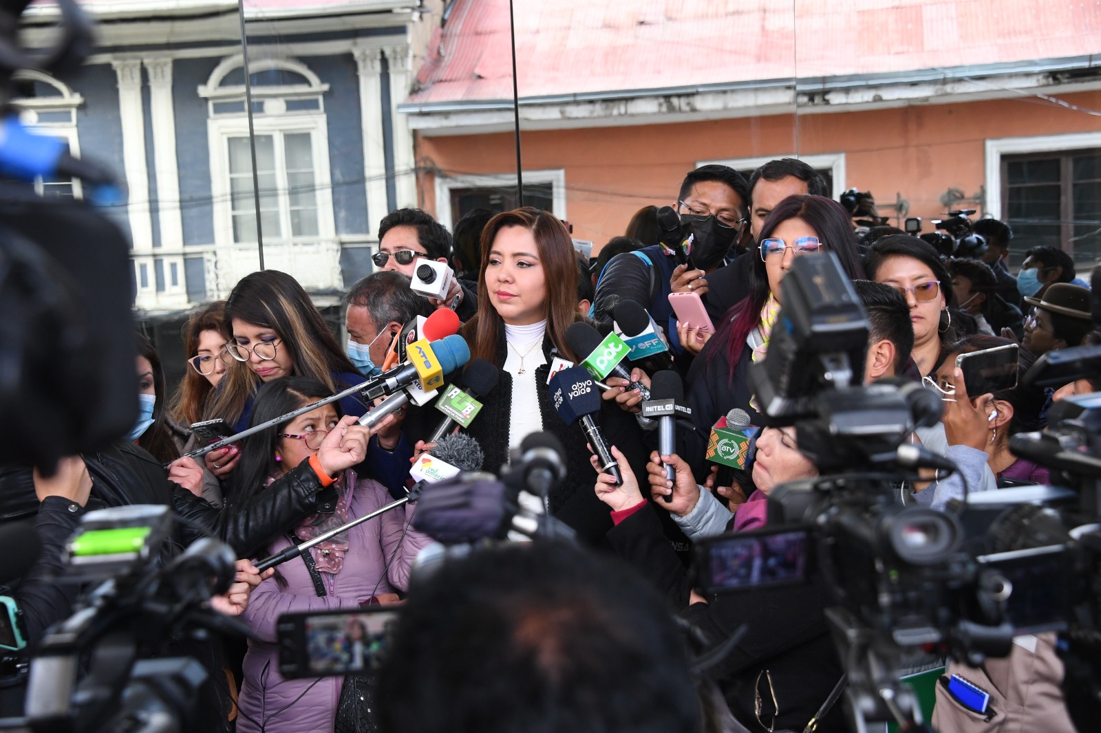 Viceministra Alcón aboga por el diálogo en la CSUTCB y evitar el bloqueo