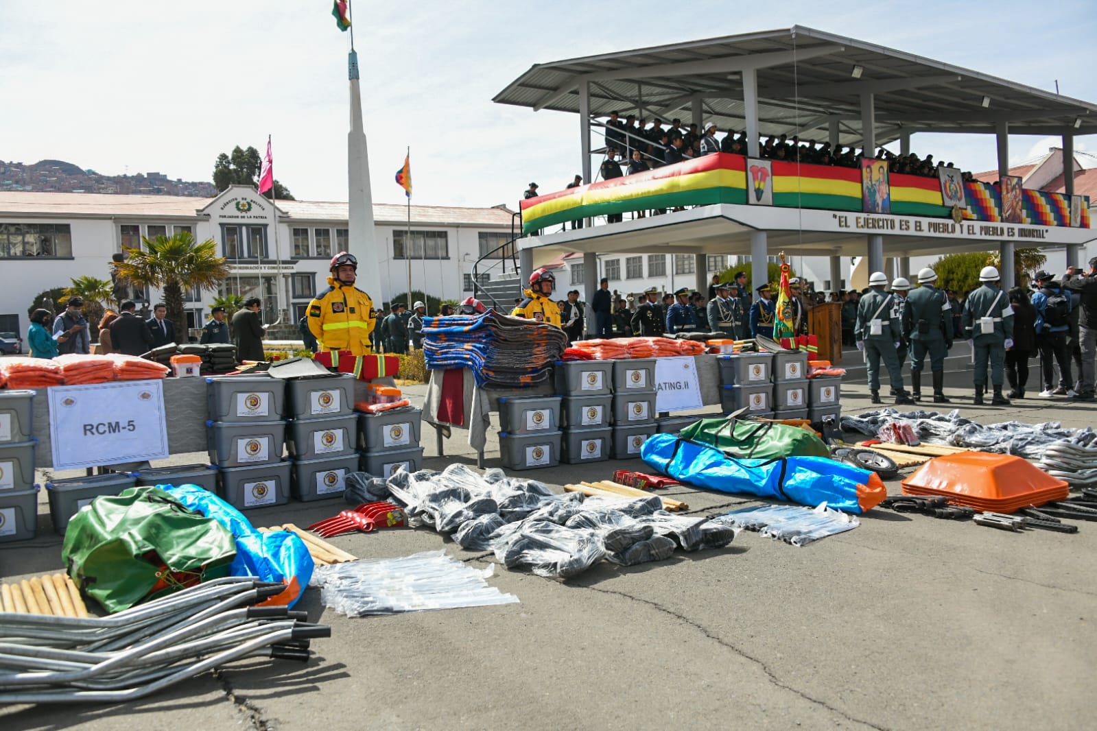 Unidades militares del CEO Andino reciben equipamiento para combatir eventos adversos en La Paz 