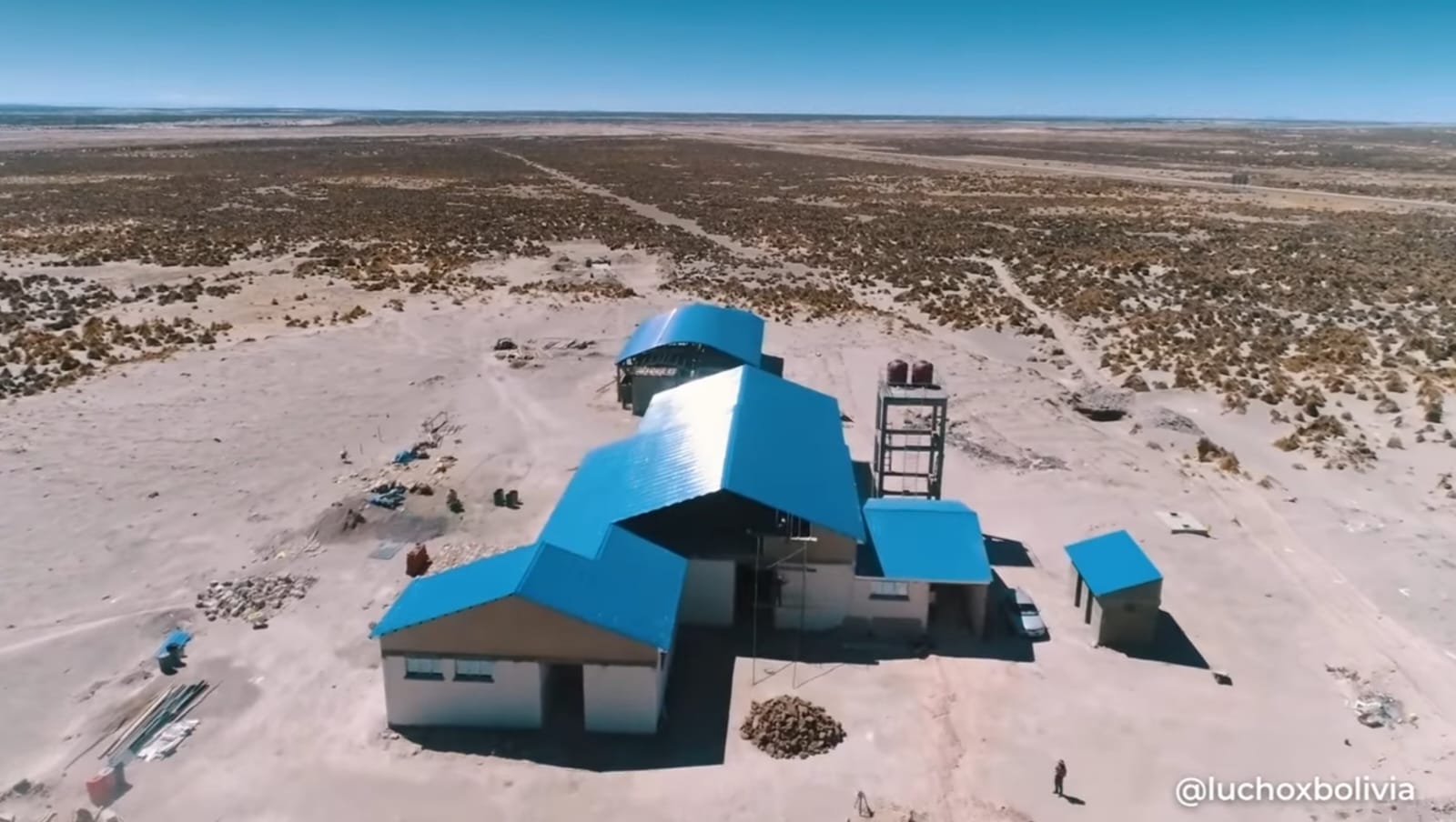 Construcción de la planta procesadora de charque de llama en Oruro tiene un 74% de avance