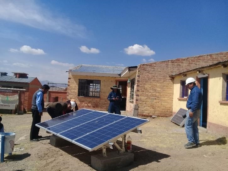 Gobierno y BM inician trabajo para dotar de energía eléctrica a comunidades de 5 departamentos