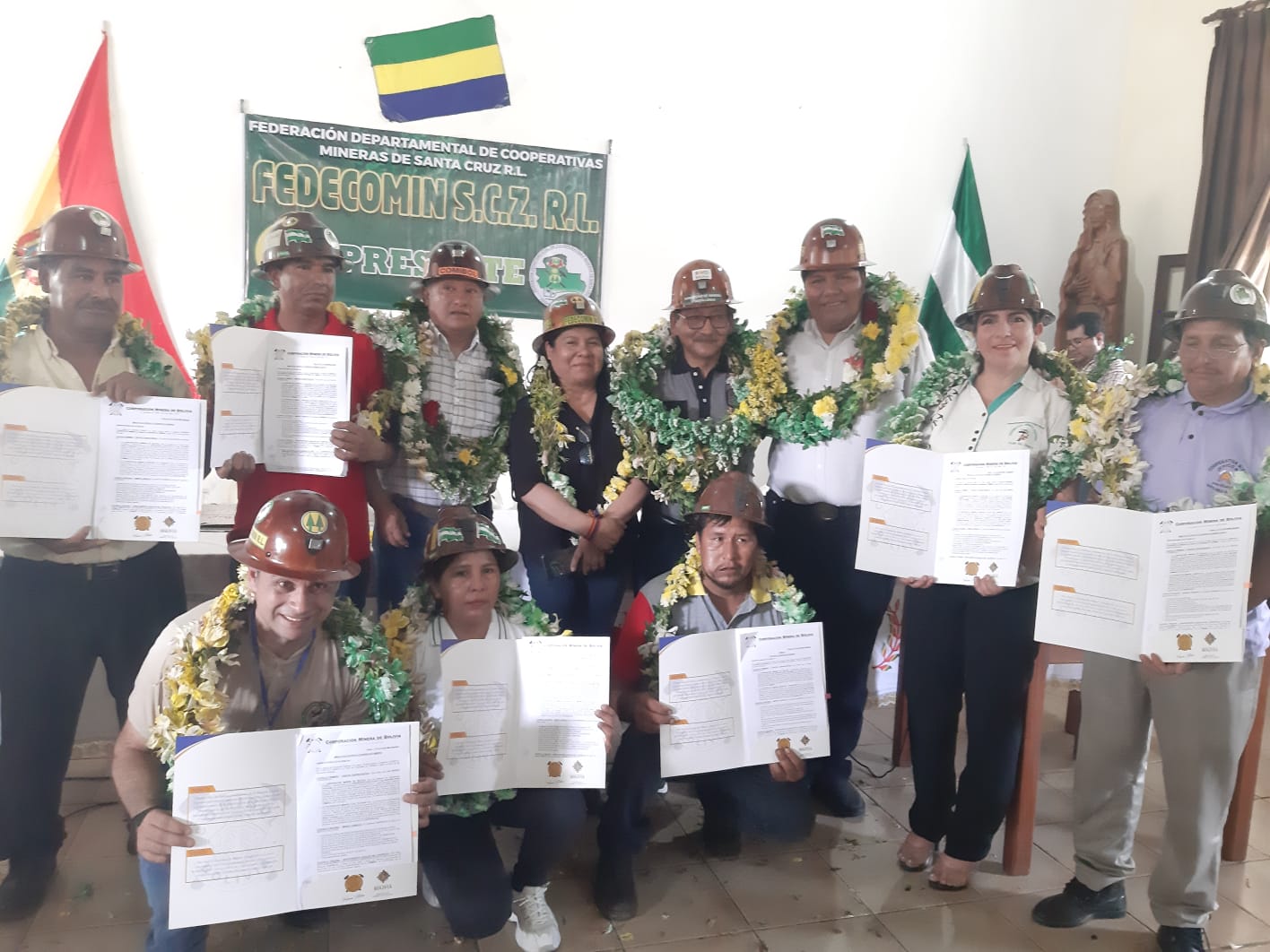 Minería entrega contratos mineros a nueve cooperativas cruceñas