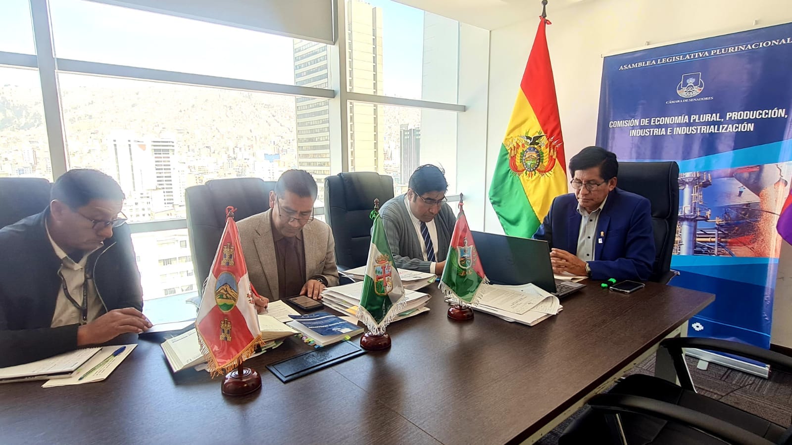 Comisión del Senado aprueba contratos petroleros por más de $us 500 millones y una proyección de ingresos de $us 1.500 millones