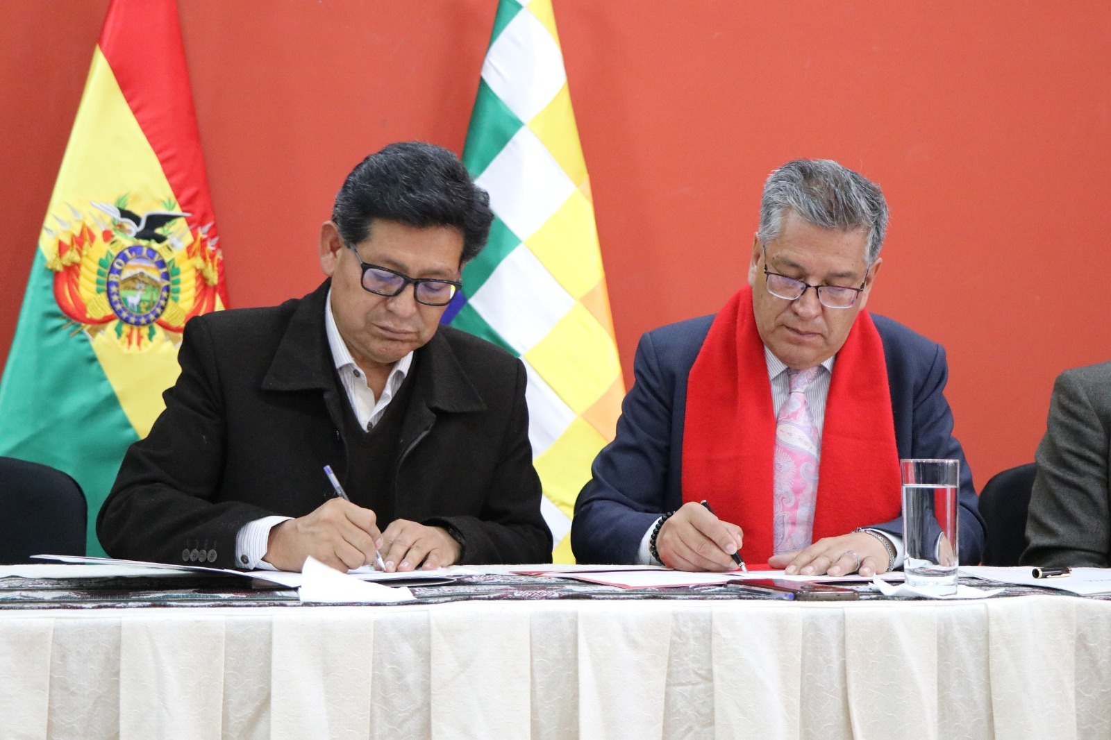 Educación y UMSA firman convenio para fortalecer la formación científica de maestros y universitarios