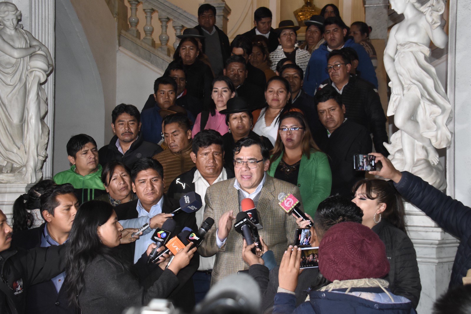 Diputados del MAS deciden entrar a sus oficinas y retomar su trabajo este miércoles, huelguistas impiden labor legislativa