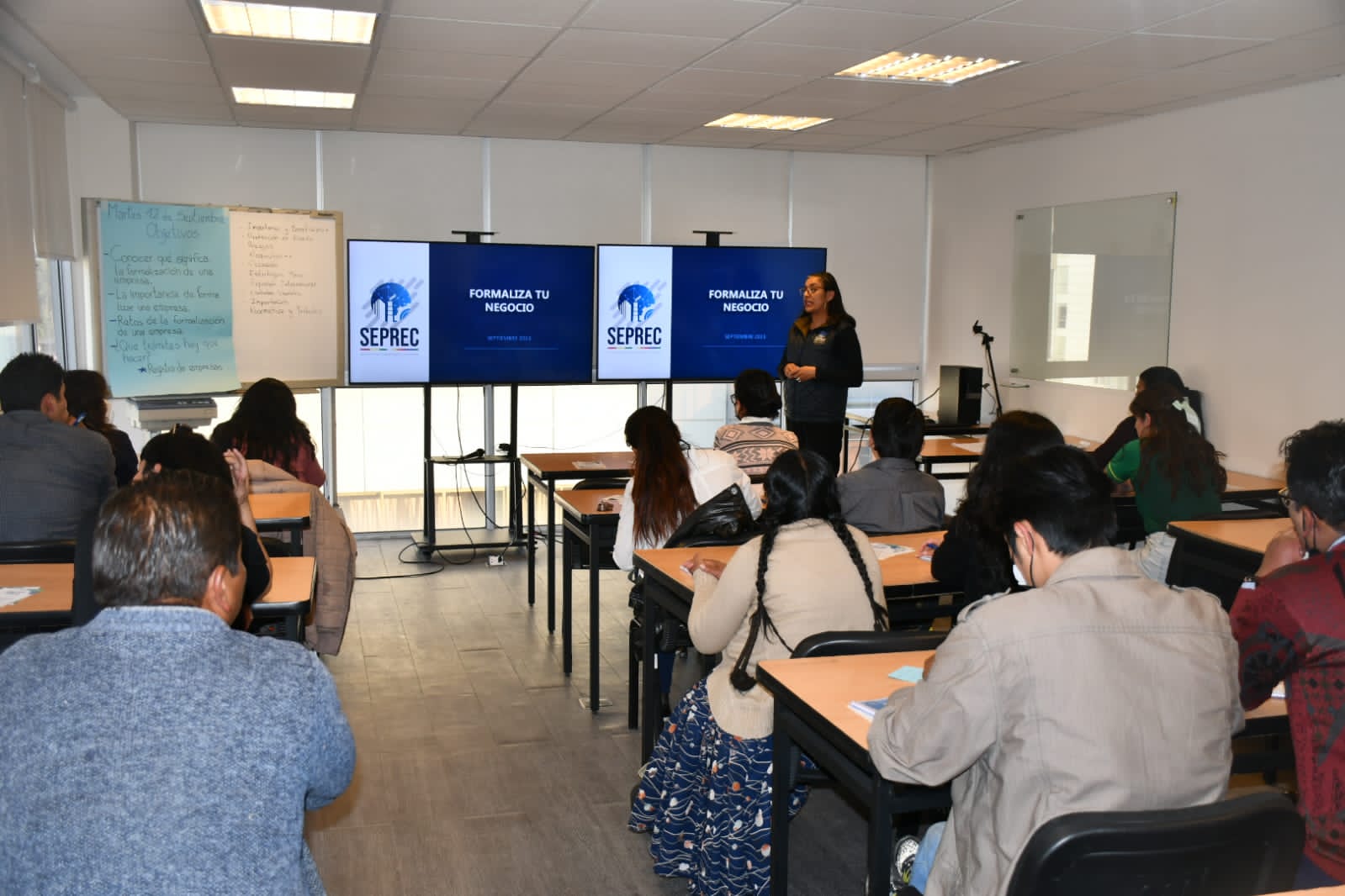 Seprec promueve la educación empresarial para fomentar la formalización de negocios