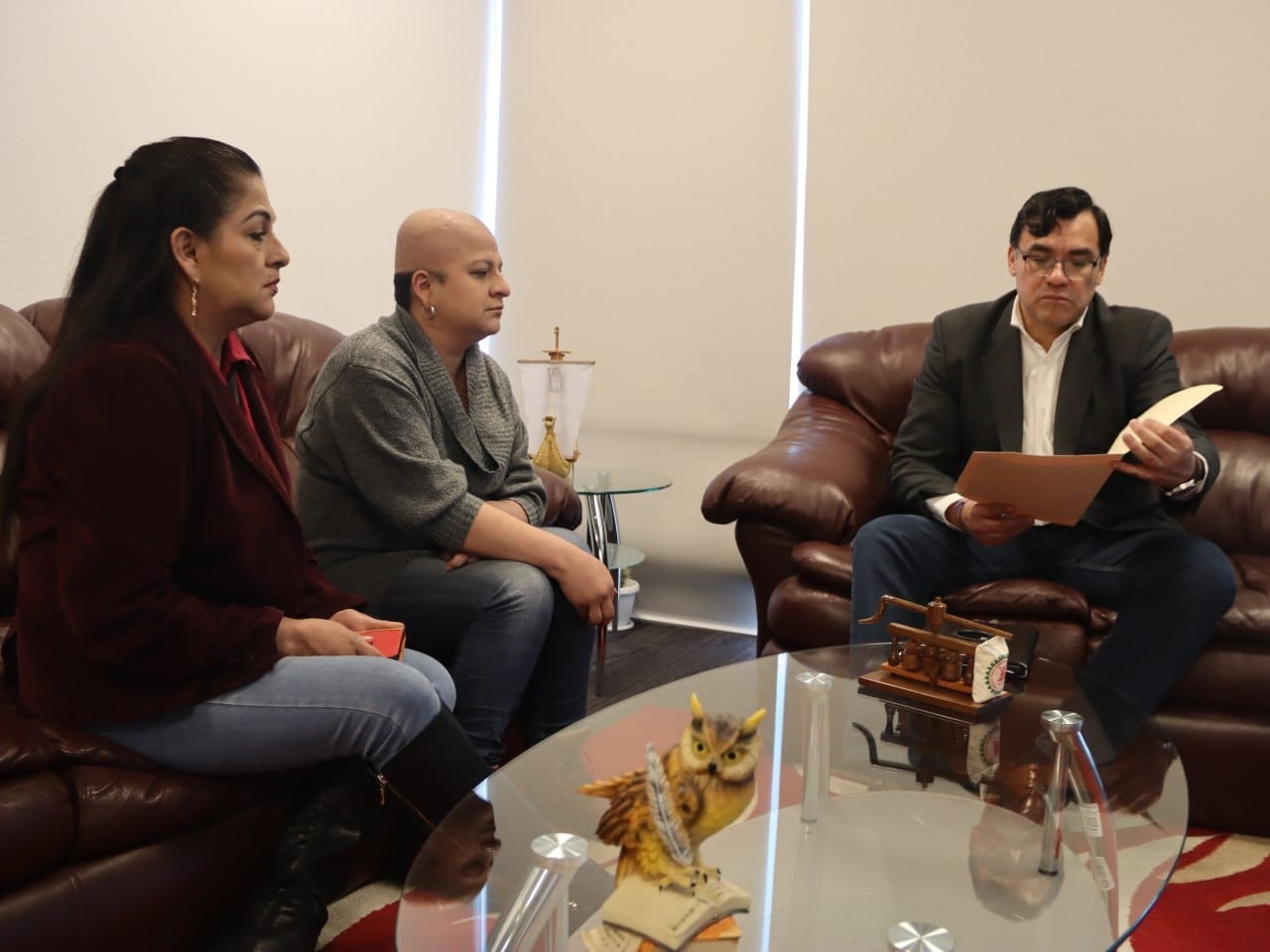 Funcionaría agredida por la diputada Quispe pide garantías para cumplir con su labor