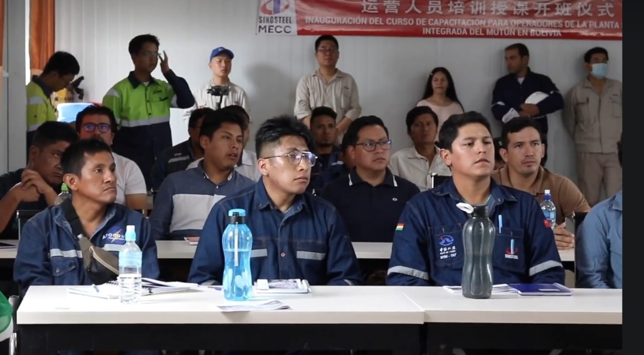 Concluye capacitación teórica a profesionales que operarán el Complejo Siderúrgico del Mutún