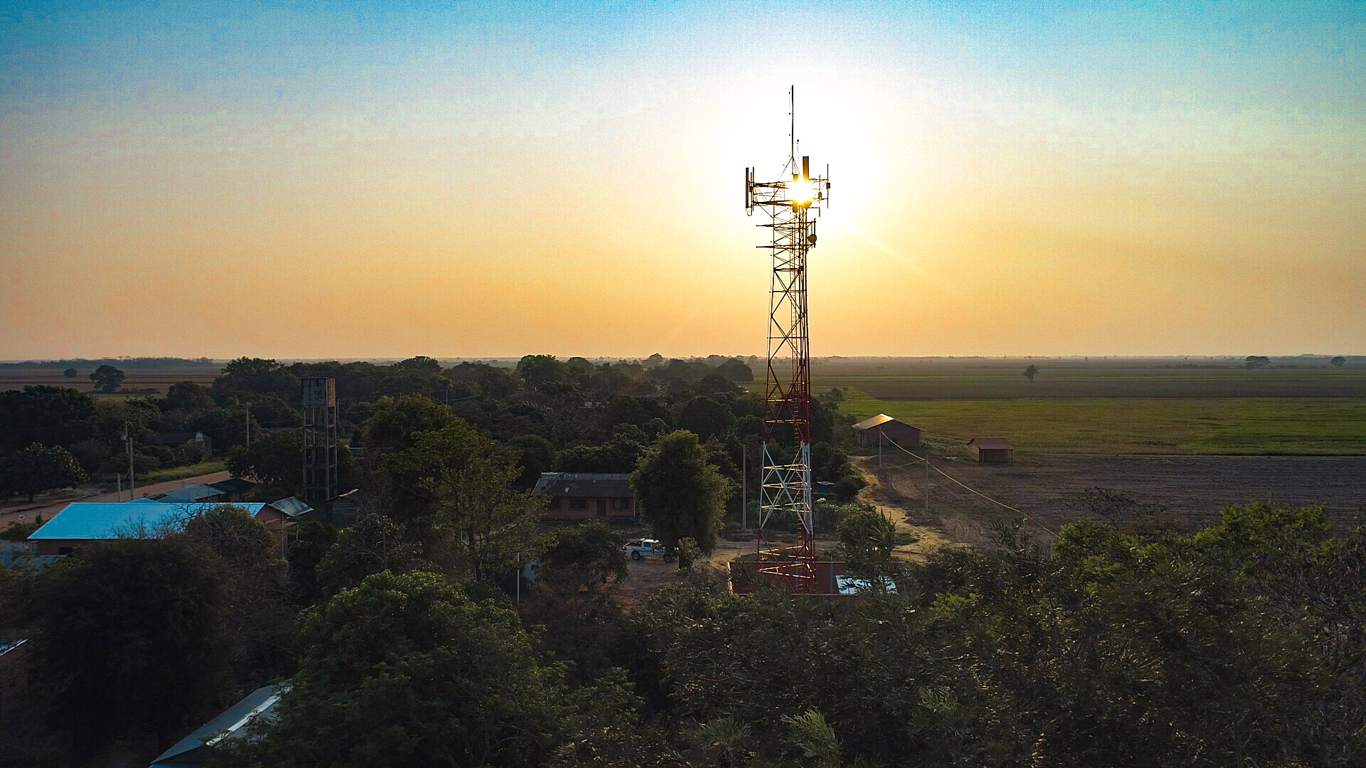 Santa Cruz fortalece su progreso tecnológico con 23 localidades beneficiadas con Radio Bases y Fibra Óptica de Entel