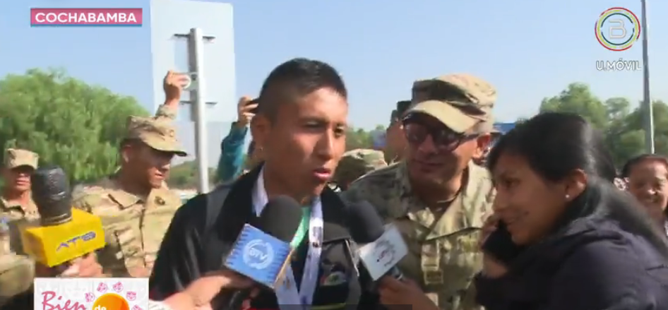 Reciben con honores a Brayan Choque, campeón del Sudamericano de Montaña y Trail en Colombia