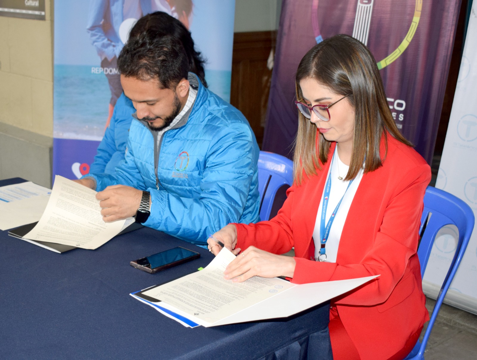 Mi Teleférico y Estropical.com firman convenio para promover el turismo