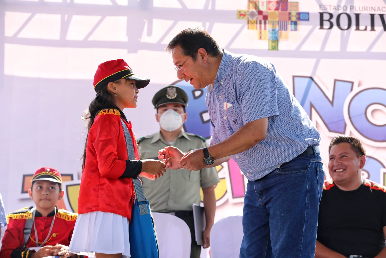 Bono Juancito Pinto llega con Bs 477 millones a más de 2,3 millones de estudiantes en Bolivia