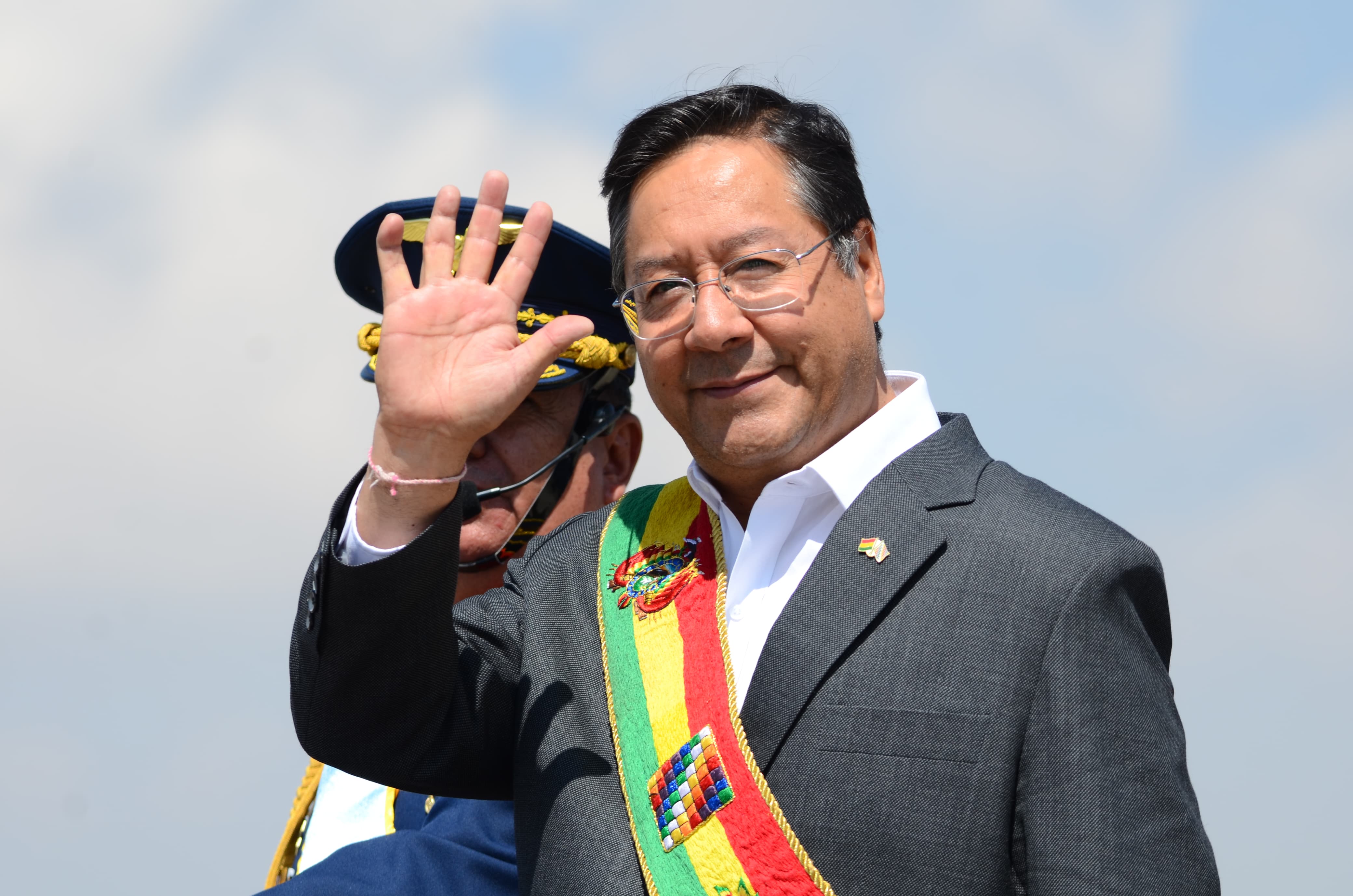 Arce asegura que el pueblo, organizaciones y FFAA deben estar unidas para defender la economía e industrialización