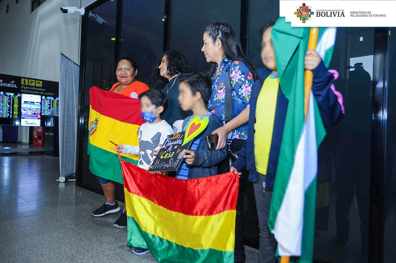 Arce agradece a España, Chile y Ecuador por ayudar en repatriación de 19 bolivianos de Israel