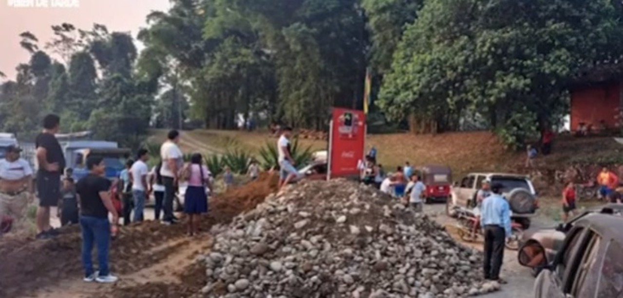 Denuncian que 40 flotas están varadas en Chimoré e Ivirgarzama por bloqueos