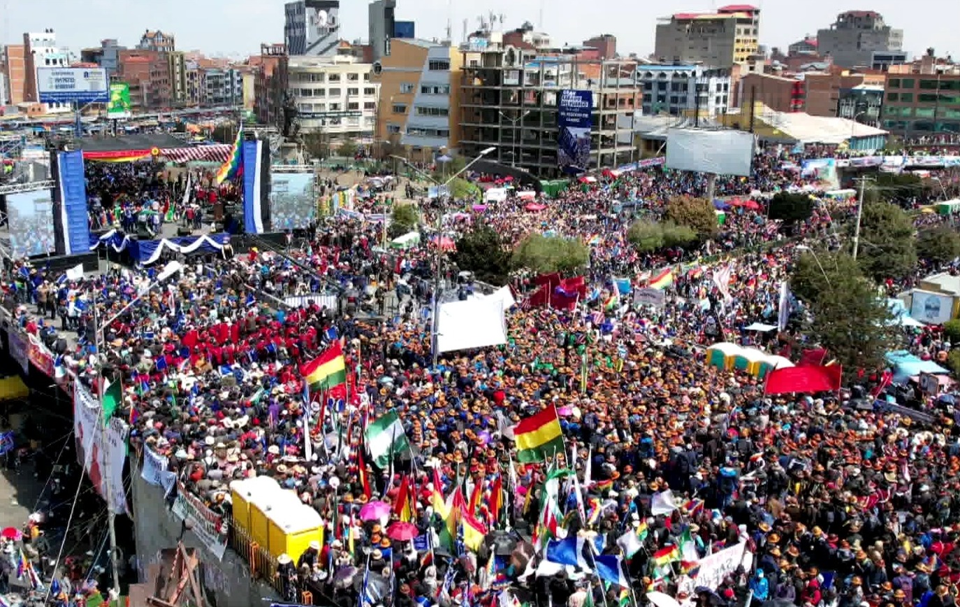 Sólo el pueblo salvará al pueblo, más de un millón asiste al cabildo en El Alto para defender la democracia
