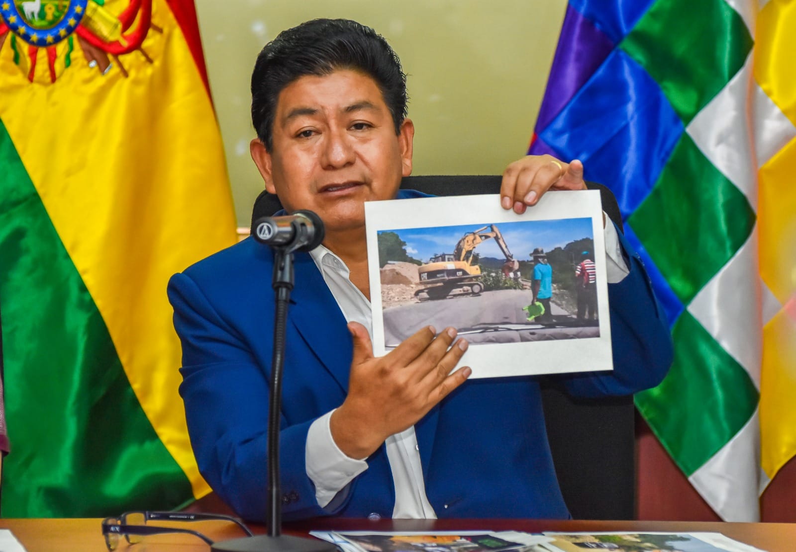 Instruyen investigar para dar con responsables del daño a carreteras en el Trópico de Cochabamba 