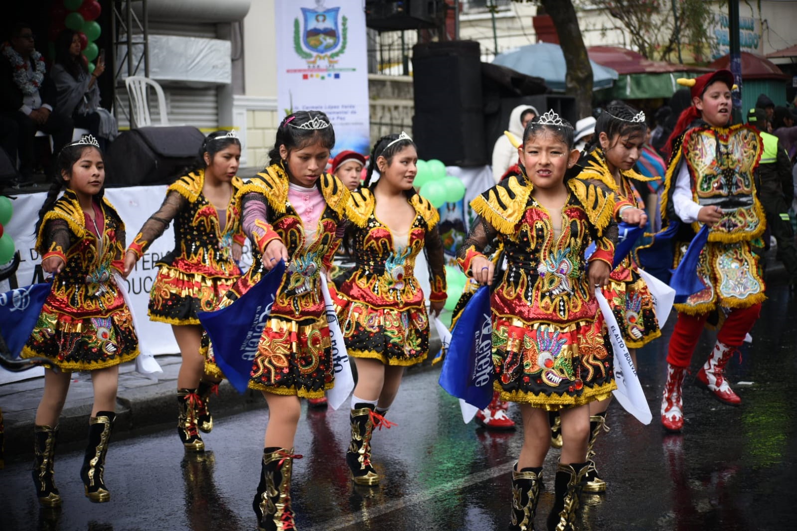 Más de 2.500 estudiantes derrochan alegría en la I Entrada Autóctona Folklórica de educación especial