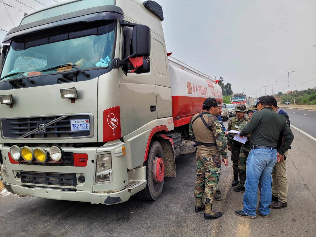 Evitan el contrabando de 24.000 litros de combustible en el tramo Cochabamba - Santa Cruz