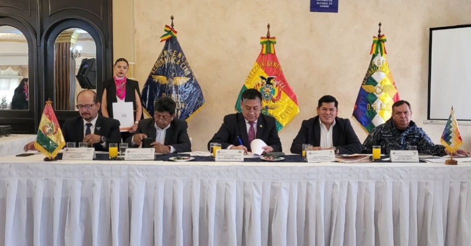 Instituciones acuerdan reforzar la lucha contra el narcotráfico aéreo y el tráfico de combustibles 