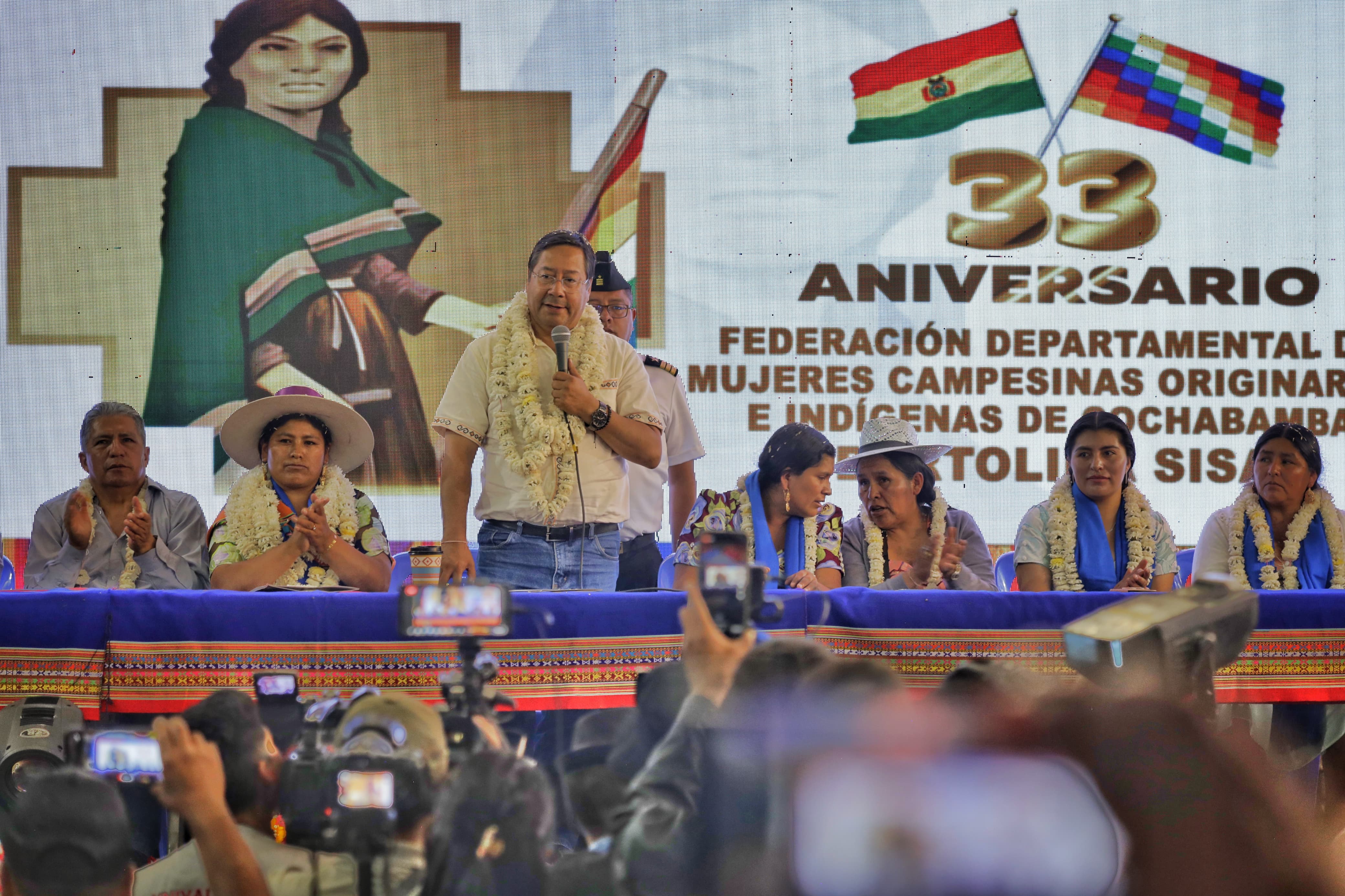 Presidente destaca papel de mujeres Bartolina en la defensa del gobierno y valora su decisión de “hacerse respetar”