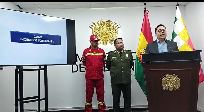 Gobierno y Policía niegan veracidad de denuncias de cívico y del presidente del legislativo cruceño sobre incendios