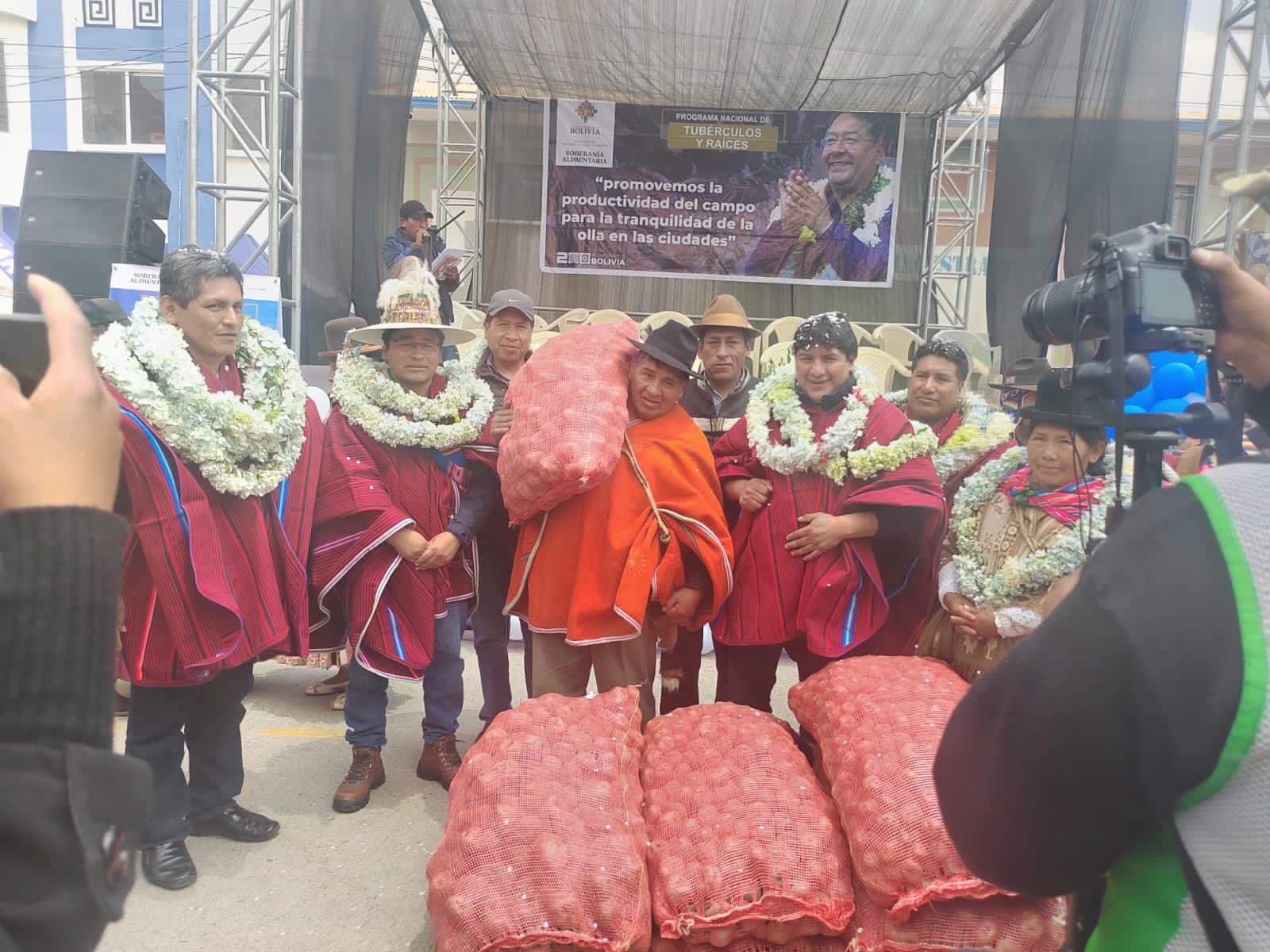 Entregan semilla de papa e insumos a 1.529 familias productoras de 5 municipios de La Paz