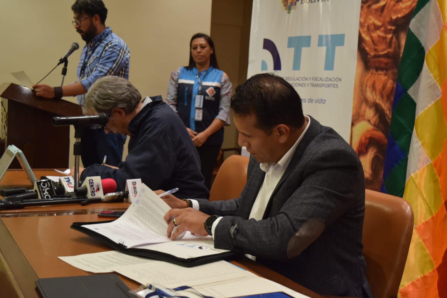 ATT y Quipus se unen para crear dispositivos tecnológicos que mejoren la calidad de los servicios en el país