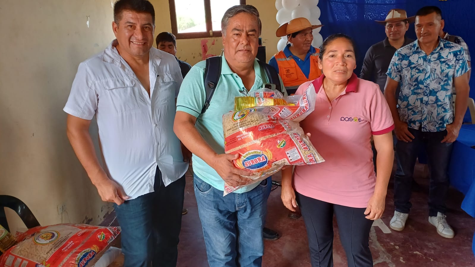 Gobierno entrega 12.32 toneladas de ayuda humanitaria, carros cisternas, atajados y un pozo en el Chaco chuquisaqueño