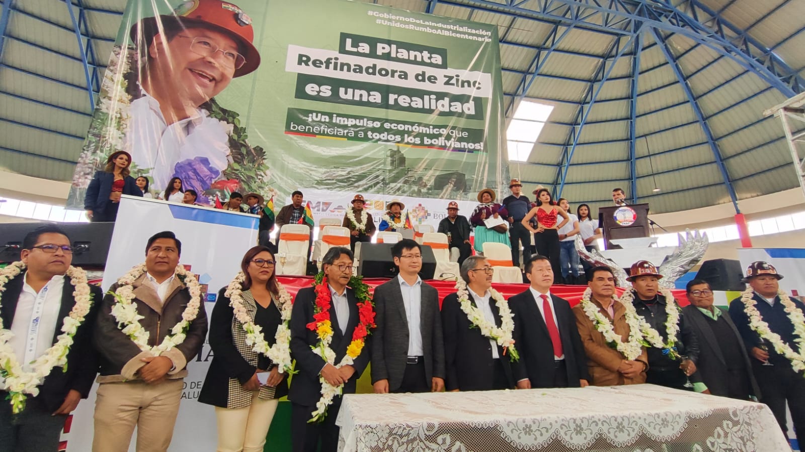 Gobierno firma contratos para la construcción y supervisión de la Planta Refinadora de Zinc en Oruro