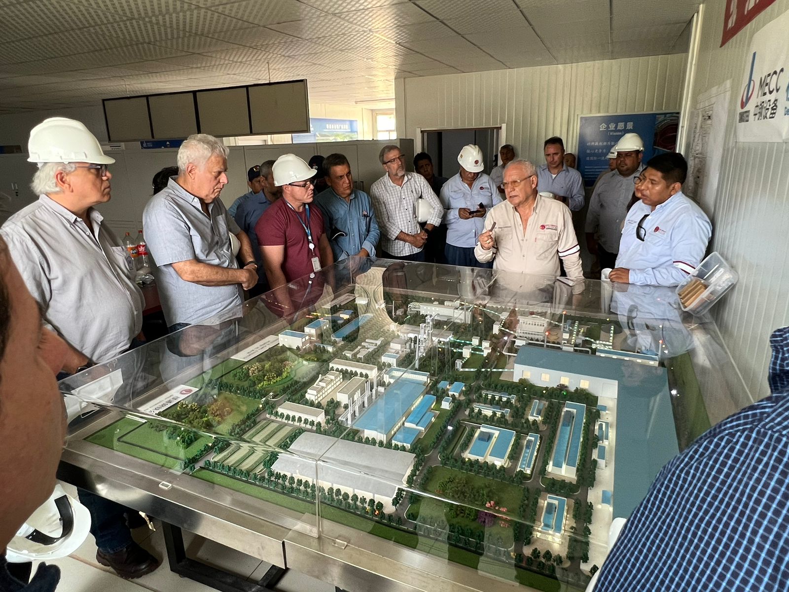 Empresarios brasileños elogian la “alta tecnología” del Complejo Siderúrgico del Mutún