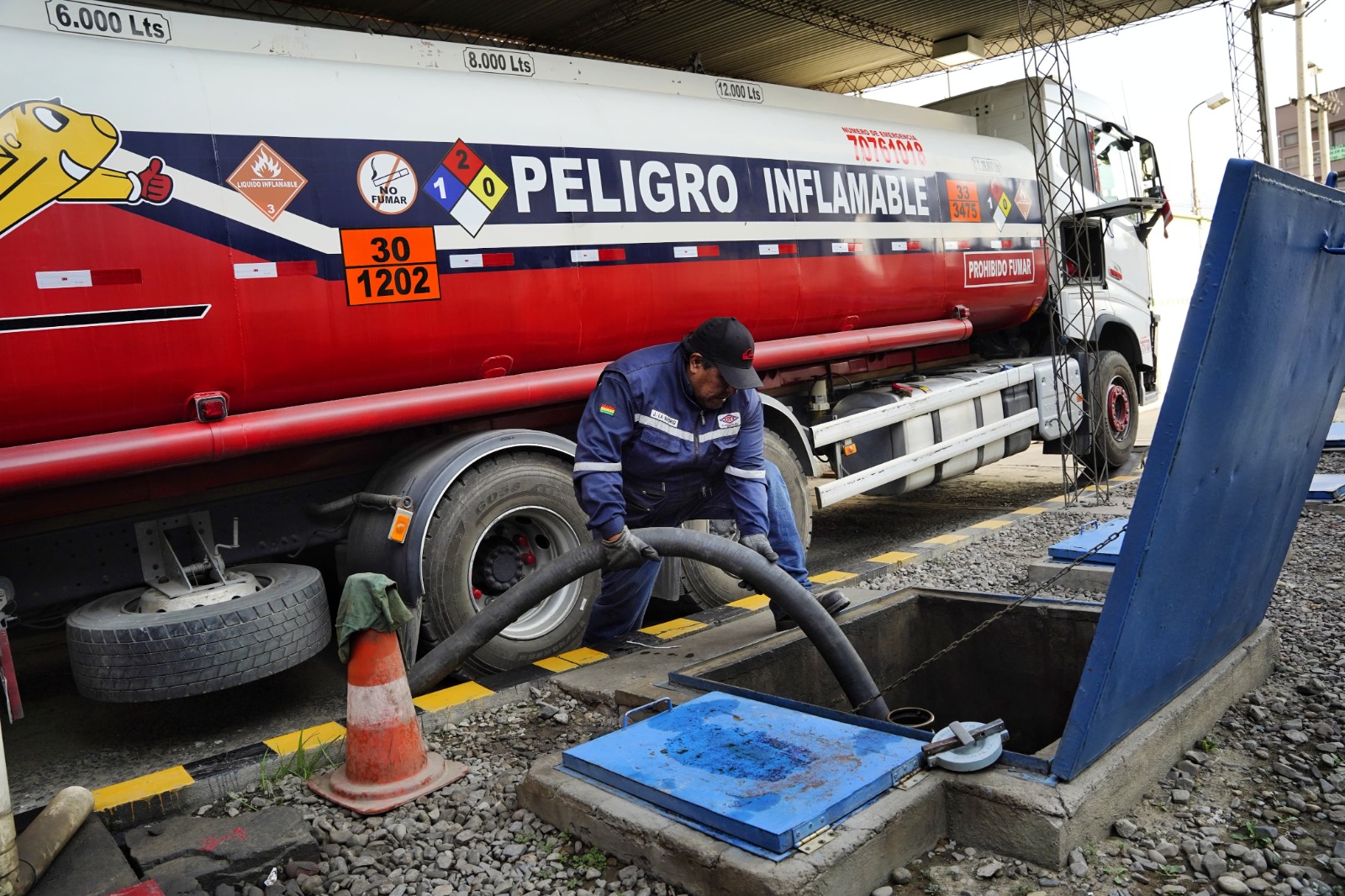 YPFB abastece con combustibles a todos los surtidores del país. Foto: YPFB.