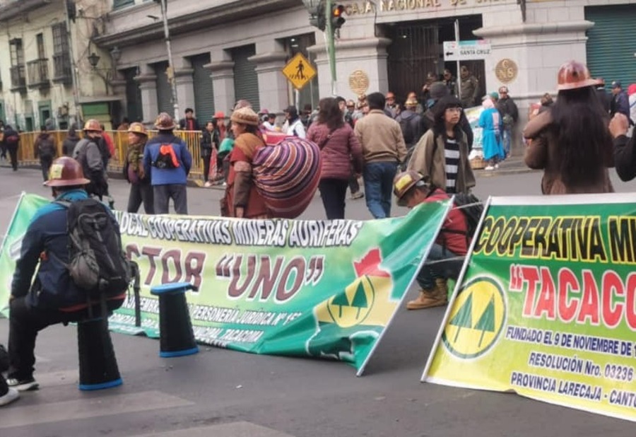 Policía resguarda 14 instituciones ante movilización del sector cooperativista aurífero en La Paz