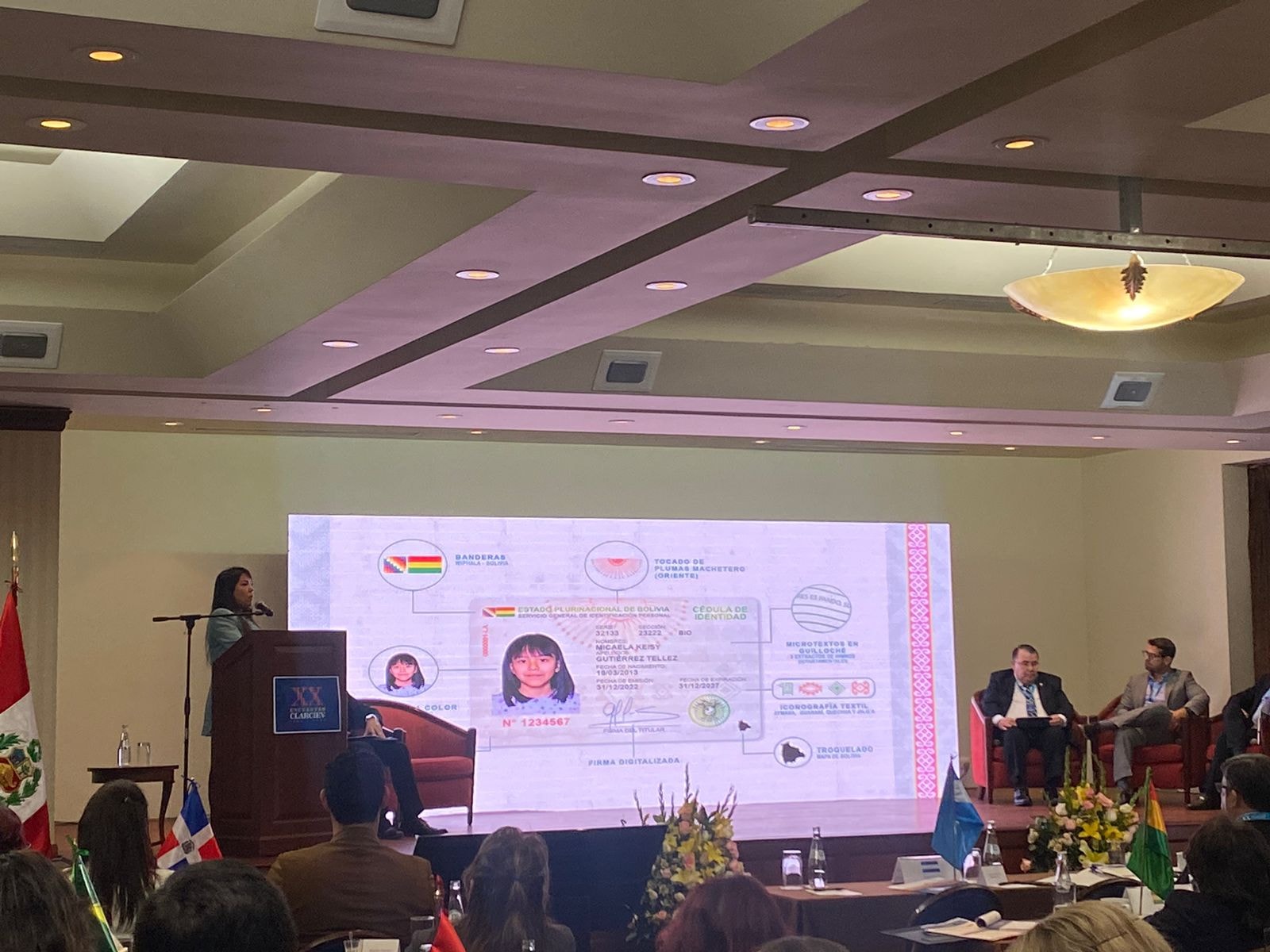 Bolivia presenta su nueva cédula de identidad en encuentro latinoamericano