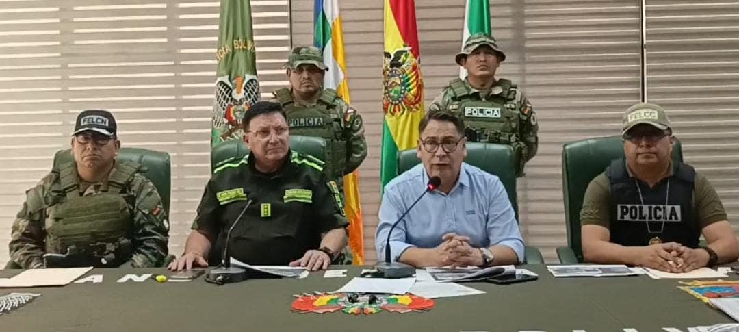 Analizan imágenes de cámaras de seguridad para dar con asesinos de un policía y un civil en un operativo antidroga