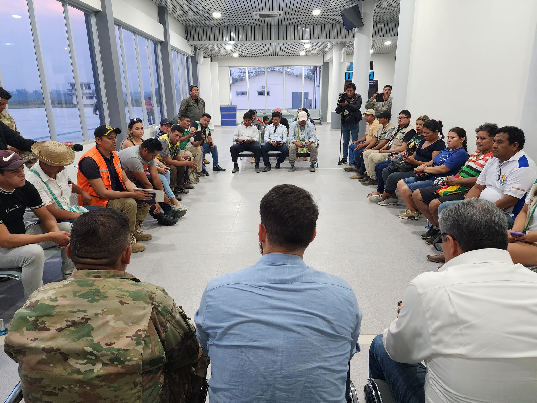 Presidente instruye activación inmediata del Comando de Incidentes para fortalecer labores de sofocación de incendios en Beni y La Paz