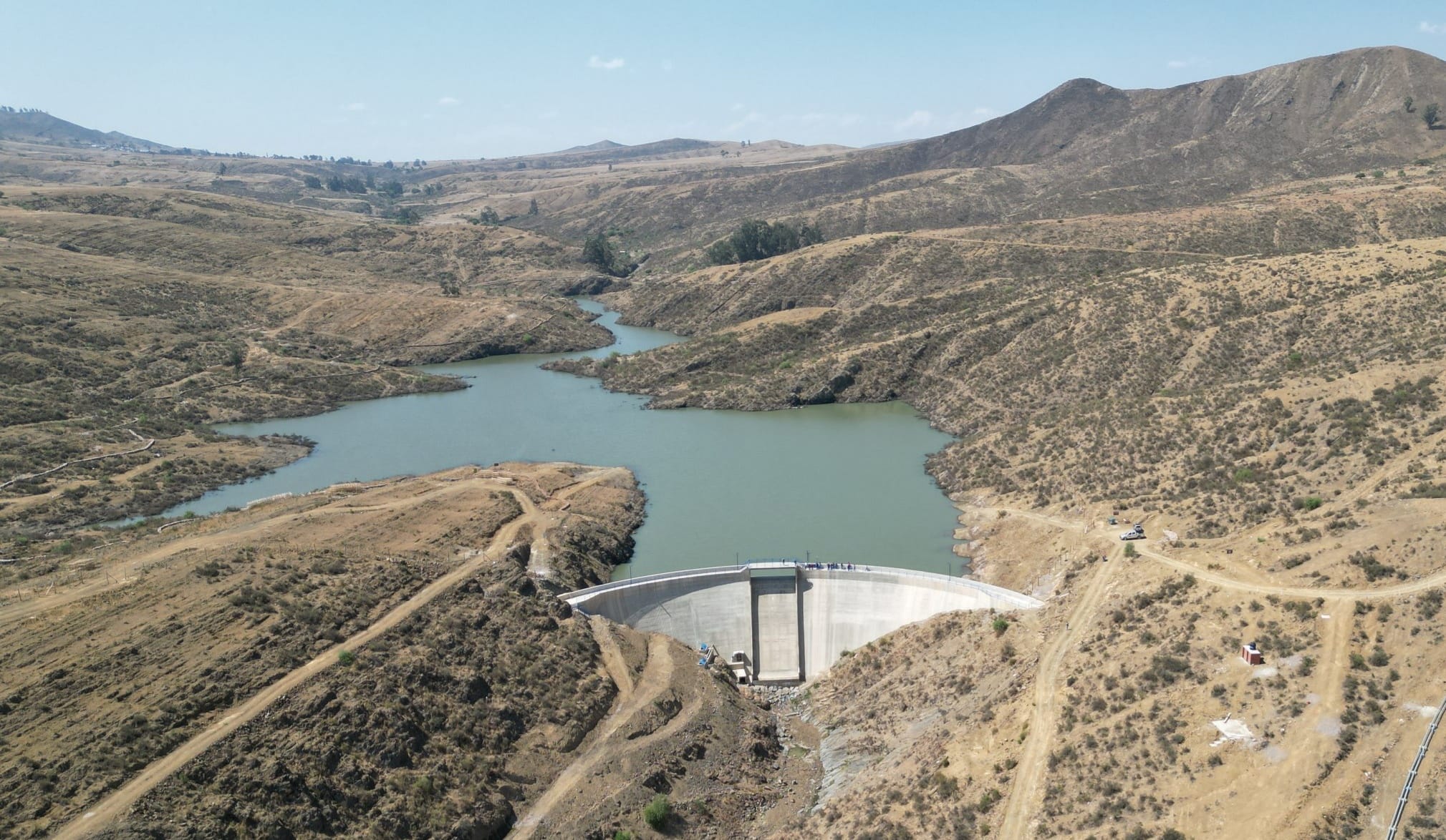 Represa Anfaya del Peral realiza pruebas de funcionamiento, beneficiará a 190 familias de Yotala