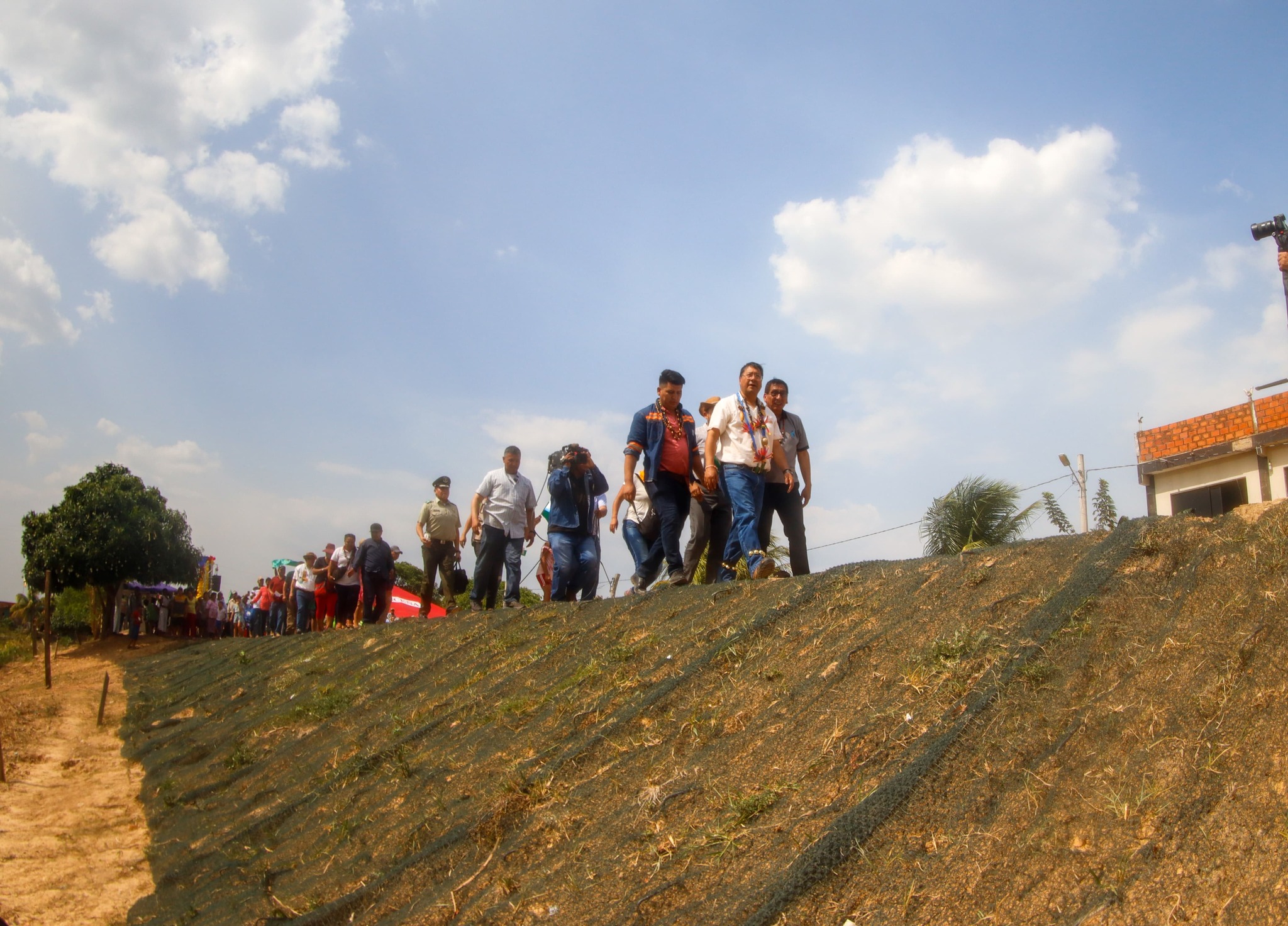 En Trinidad entregan defensivo para evitar inundaciones y proteger a 123 familias
