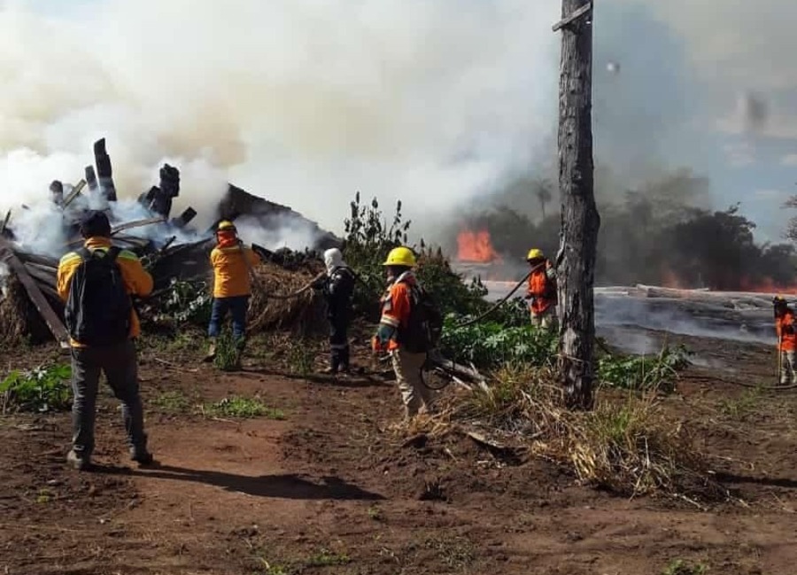 Bolivia pide apoyo de aeronaves internacionales para sofocar incendios en lugares inaccesibles 