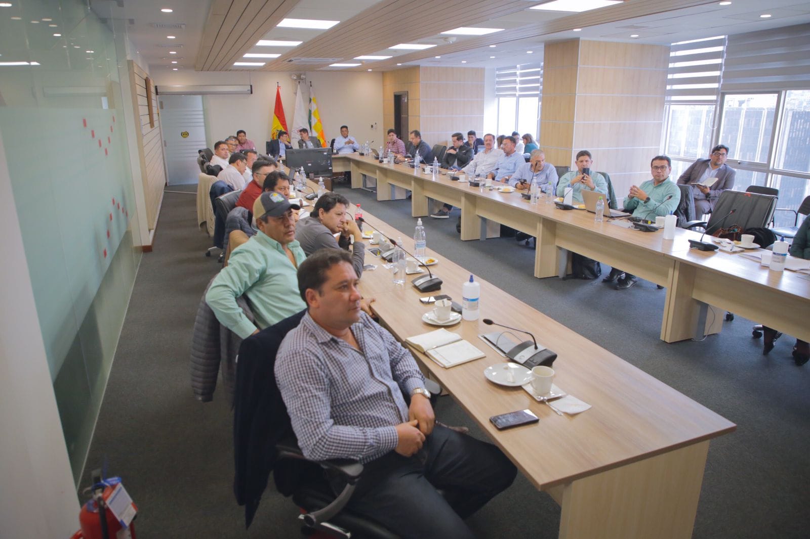 Ministro viaja a Santa Cruz y convoca a cañeros para definir precio del etanol