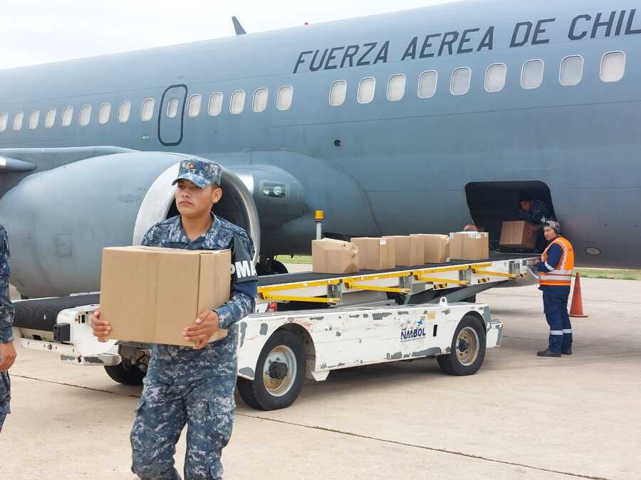 Llega a Bolivia ayuda humanitaria chilena para apoyar tareas de sofocación de incendios, Arce agradece la solidaridad 