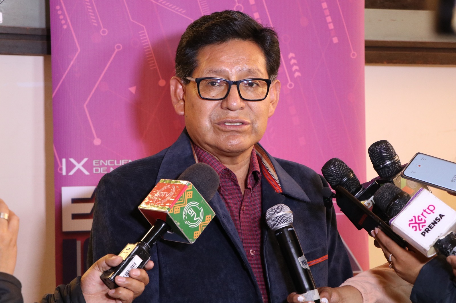 Educación prohíbe retención de libretas y diplomas de bachiller en colegios particulares