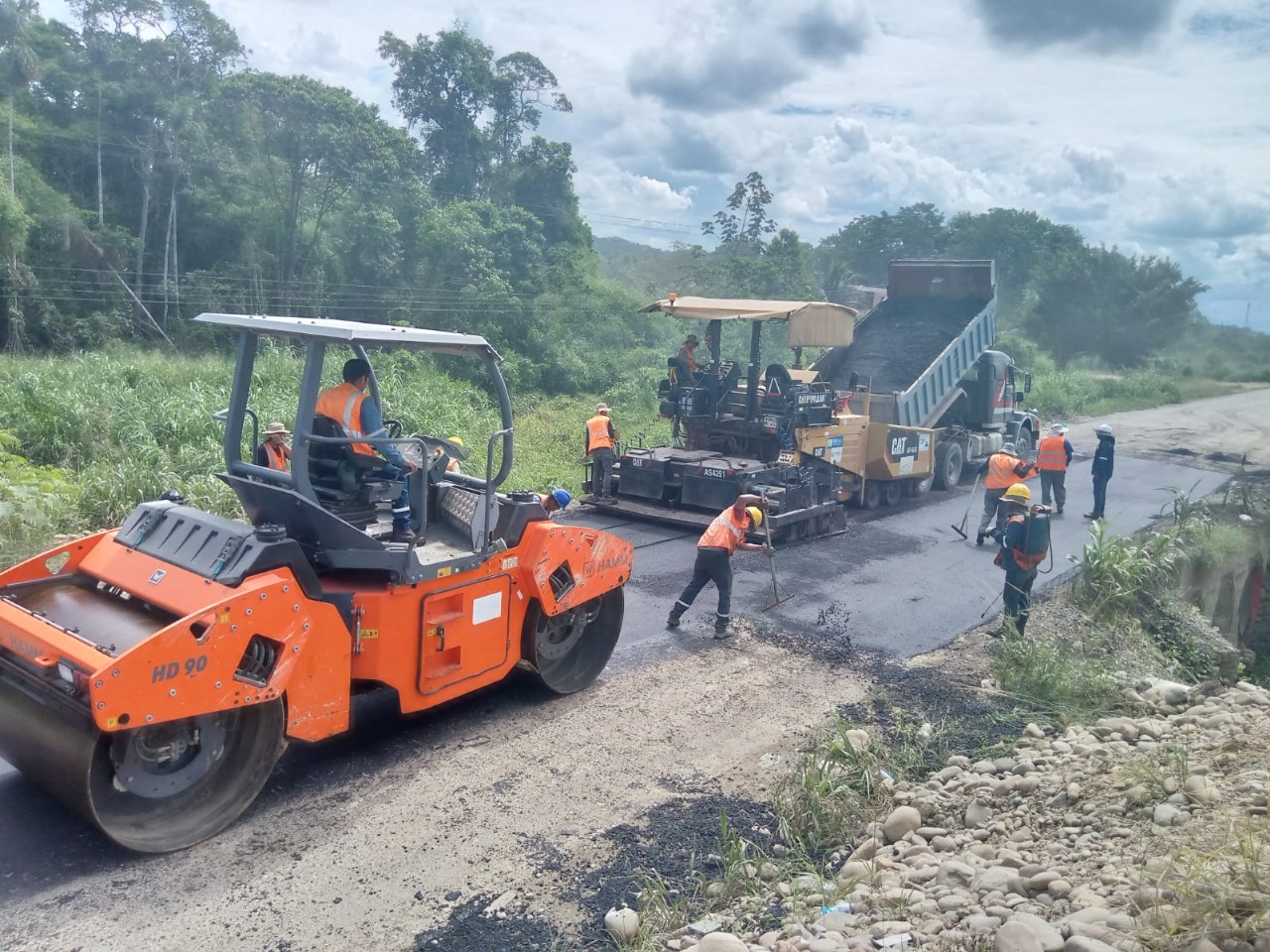 ABC inspecciona trabajos de conservación vial en el Trópico de Cochabamba por Bs 3 millones