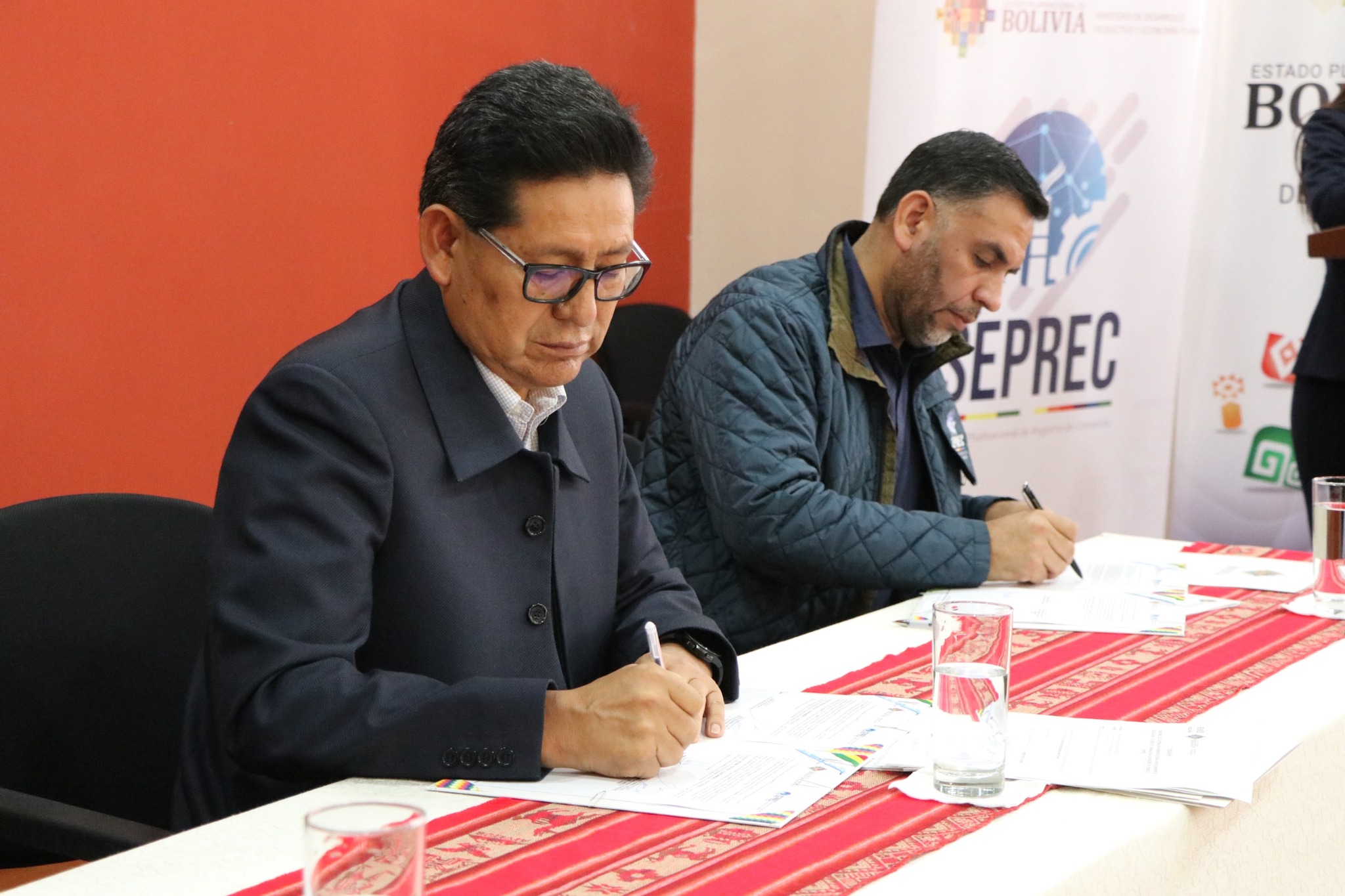 Educación y Seprec firman convenio para aplicar “Programa de Educación Empresarial” en colegios