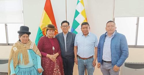 Autoridades impulsan mejoras educativas en Charazani