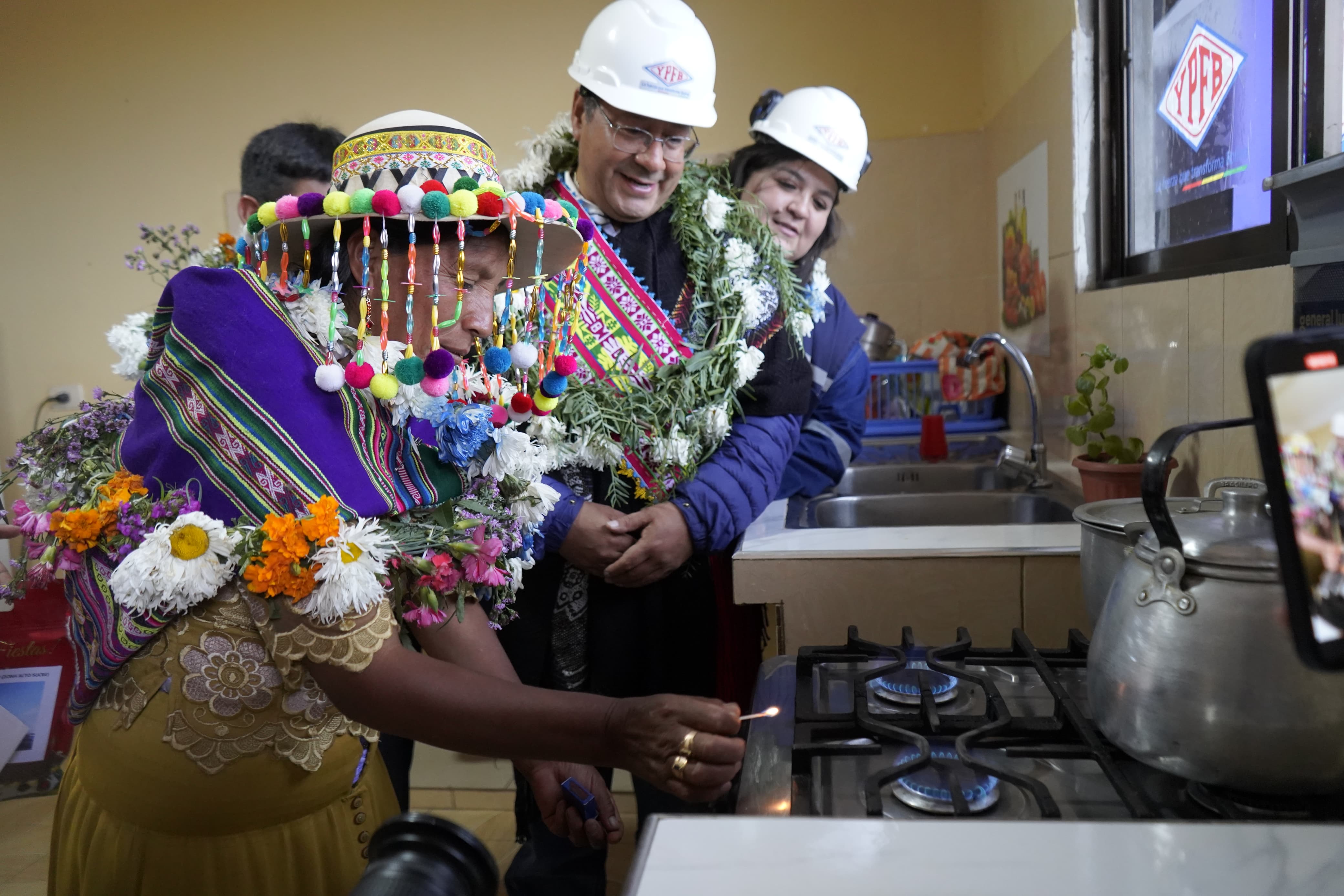 Presidente inaugura gas a domicilio en el Barrio Belén de Sucre que beneficia a 2.500 habitantes