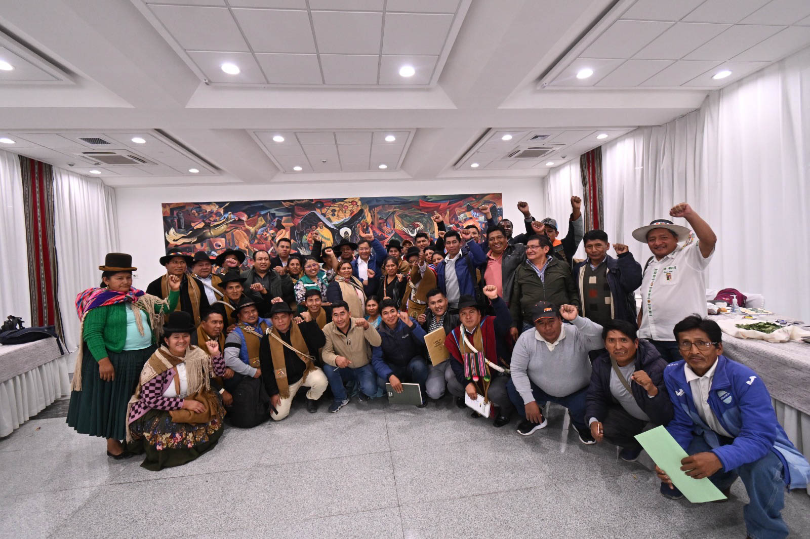 Arce y dirigentes de la provincia Nor Yungas perfilan proyectos para fortalecer el aparato productivo de la región