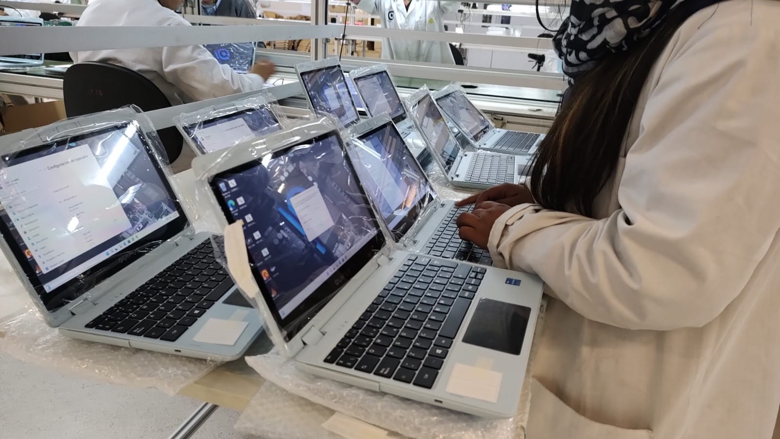 Quipus vende 14.958 computadoras a la alcaldía de Santa Cruz y descarta sobreprecio