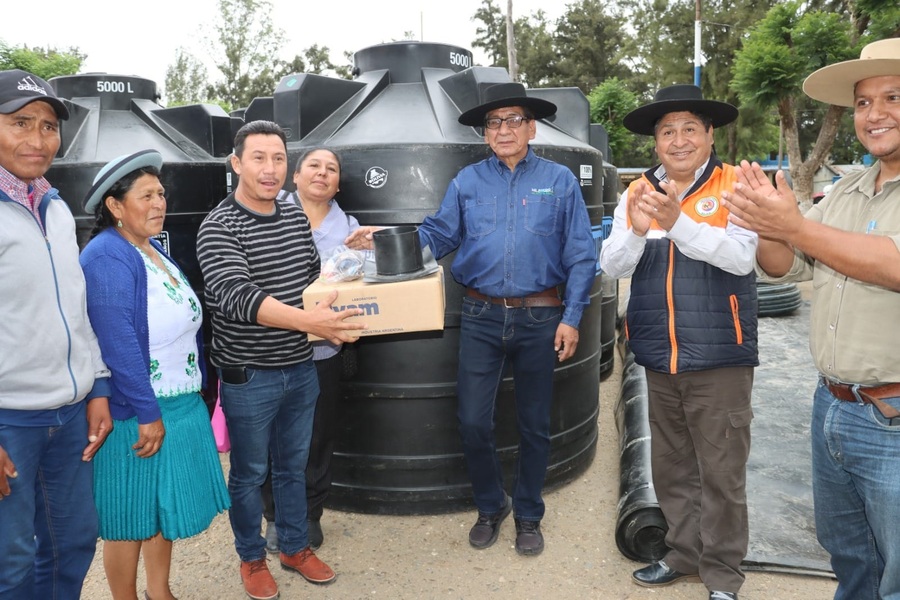 Entregan tanques de agua e insumos para combatir la sequía en ocho municipios de Tarija 