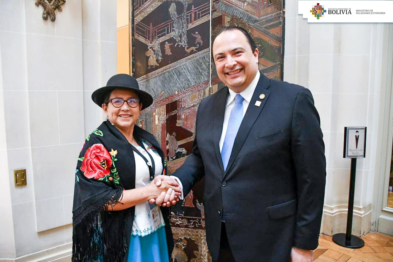 Canciller Sosa participa en el acto de transmisión de mando presidencial en Argentina