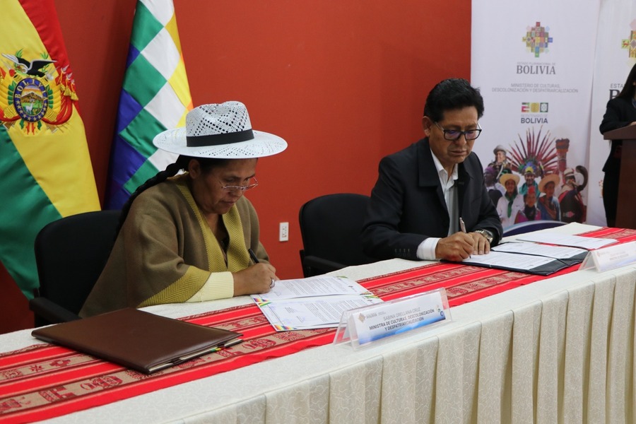 Ministros firman acuerdo para fortalecer la diversidad cultural y lingüística en Bolivia
